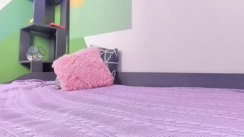 Snapshot of pretty__victoria chatting on 03.12.26 Lady vikki online show from 03.12.26