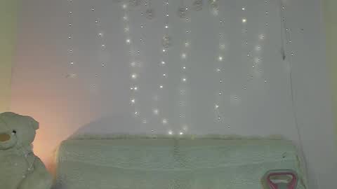 pretty_and_strong online show from 10.04.25