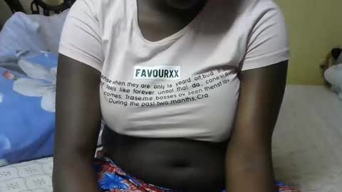 Snapshot of pretty_barbz chatting on 10.15.25 pretty_barbz online show from 10.15.25