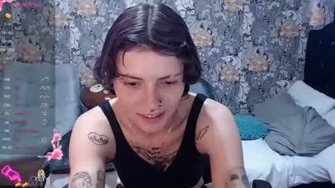 Snapshot of pretty_cristal22 chatting on 06.15.26 pretty_cristal22 online show from 06.15.26
