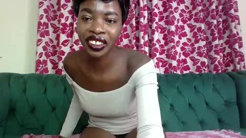 Snapshot of pretty_freaky chatting on 01.15.25 Maya online show from 01.15.25