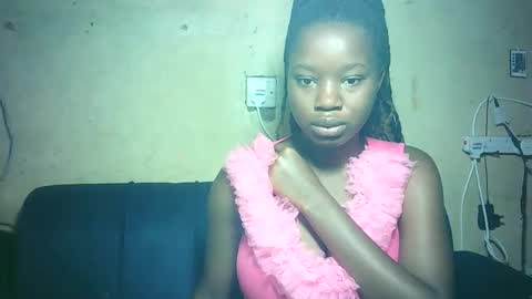 Snapshot of pretty_milan chatting on 12.23.25 pretty_milan online show from 12.23.25