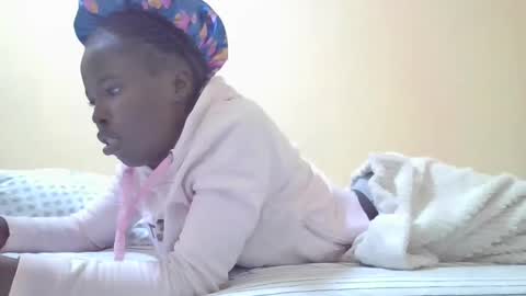 pretty_petite_ebony online show from 12.25.24