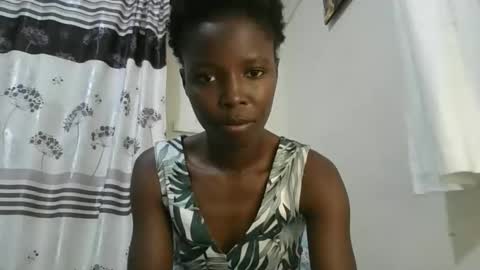pretty_petite_ebony online show from 11.22.25
