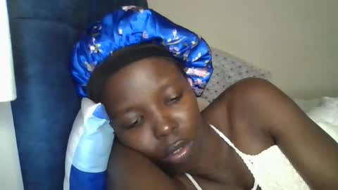 Snapshot of pretty_petite_ebony chatting on 02.13.26 pretty_petite_ebony online show from 02.13.26