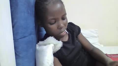 Snapshot of pretty_petite_ebony chatting on 03.05.26 pretty_petite_ebony online show from 03.05.26