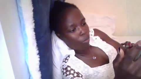 Snapshot of pretty_petite_ebony chatting on 05.10.26 pretty_petite_ebony online show from 05.10.26