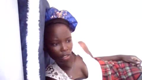 Snapshot of pretty_petite_ebony chatting on 05.11.26 pretty_petite_ebony online show from 05.11.26