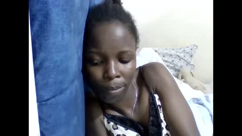 Snapshot of pretty_petite_ebony chatting on 05.27.26 pretty_petite_ebony online show from 05.27.26