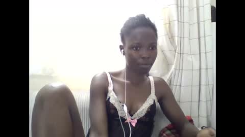 Snapshot of pretty_petite_ebony chatting on 06.07.26 pretty_petite_ebony online show from 06.07.26