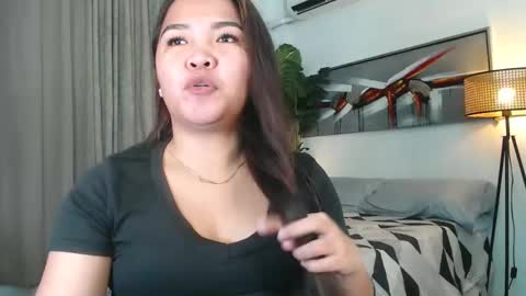 Snapshot of pretty_pharsa chatting on 05.18.26 pretty_pharsa online show from 05.18.26