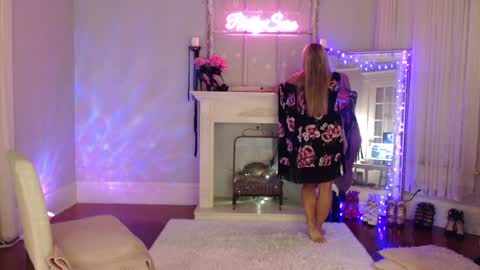 Snapshot of pretty_sara chatting on 01.03.25 Pretty Sara online show from 01.03.25