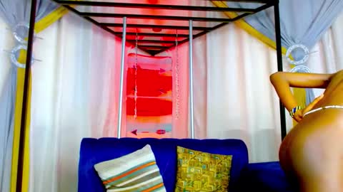 Snapshot of pretty_shi chatting on 11.18.25 SHEE online show from 11.18.25