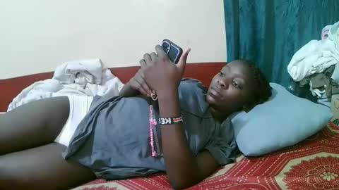 Snapshot of pretty_tiffany1 chatting on 12.18.25 pretty_tiffany1 online show from 12.18.25