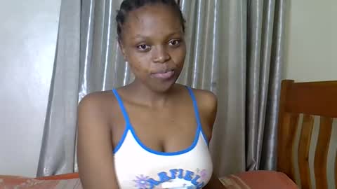 Snapshot of prettybabe02 chatting on 10.02.25 SaraCattra online show from 10.02.25