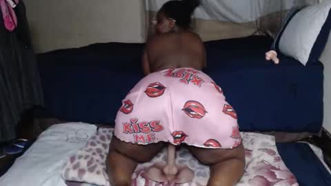 Snapshot of prettyblack25 chatting on 02.12.26 Cindy online show from 02.12.26