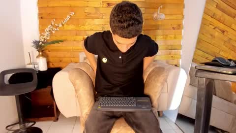 Snapshot of prettyboyy_13 chatting on 11.23.25 Camilo online show from 11.23.25