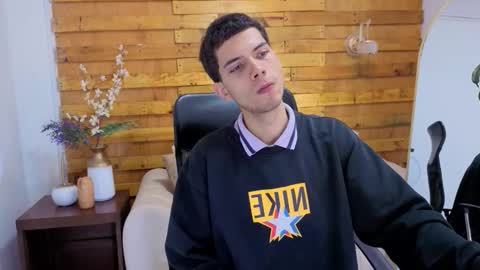 Snapshot of prettyboyy_13 chatting on 12.04.25 Camilo online show from 12.04.25