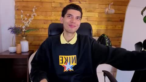 Snapshot of prettyboyy_13 chatting on 12.05.25 Camilo online show from 12.05.25