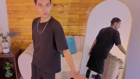 Snapshot of prettyboyy_13 chatting on 02.01.26 Camilo online show from 02.01.26