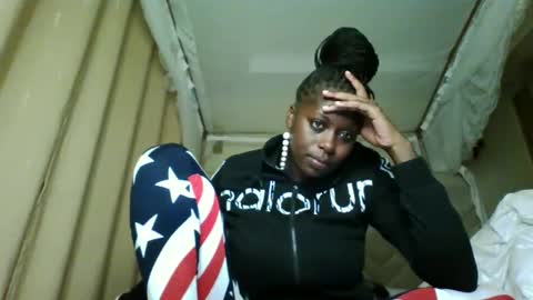 Snapshot of prettydulce chatting on 02.18.26 prettydulce online show from 02.18.26