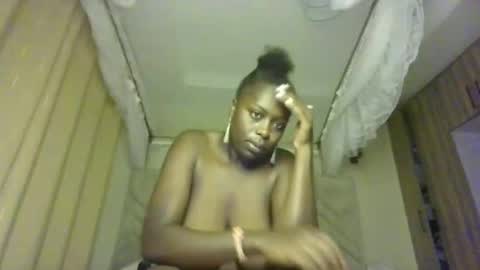 Snapshot of prettydulce chatting on 03.17.26 prettydulce online show from 03.17.26