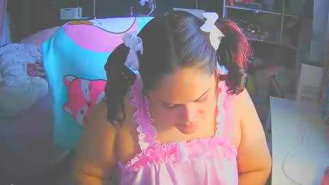 Snapshot of prettykittymami69 chatting on 12.17.25 prettykittymami69 online show from 12.17.25