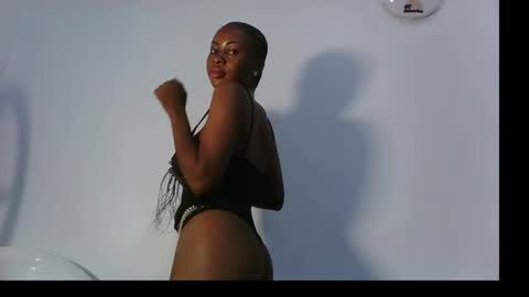 Snapshot of prettylove5 chatting on 10.09.25 evelyn online show from 10.09.25