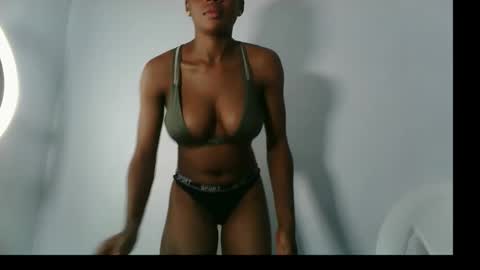 Snapshot of prettylove5 chatting on 10.09.25 evelyn online show from 10.09.25