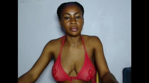 Snapshot of prettylove5 chatting on 11.18.25 evelyn online show from 11.18.25