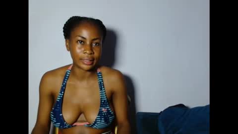 Snapshot of prettylove5 chatting on 12.01.25 evelyn online show from 12.01.25