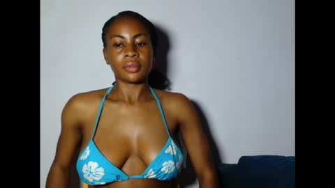 Snapshot of prettylove5 chatting on 12.13.25 evelyn online show from 12.13.25