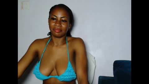 Snapshot of prettylove5 chatting on 12.22.25 evelyn online show from 12.22.25