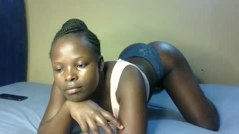 Snapshot of prettymelly_ chatting on 10.19.25 Melly online show from 10.19.25