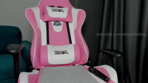 Snapshot of prettysomething chatting on 03.08.25 Sophie next stream will be at Monday i will wait you guys online show from 03.08.25