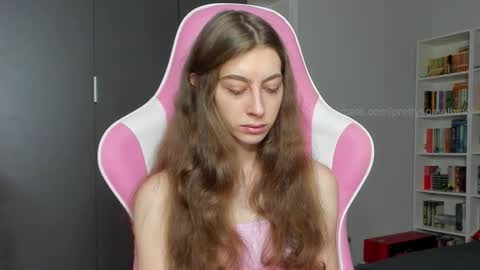 Snapshot of prettysomething chatting on 10.13.25 Sophie next stream will be at Monday i will wait you guys online show from 10.13.25