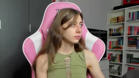 Snapshot of prettysomething chatting on 11.20.25 Sophie next stream will be at Monday i will wait you guys online show from 11.20.25