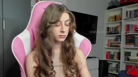 Snapshot of prettysomething chatting on 11.30.25 Sophie next stream will be at Monday i will wait you guys online show from 11.30.25