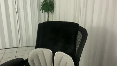 Snapshot of prettyyykittyyy22 chatting on 12.20.25 prettyyykittyyy22 online show from 12.20.25