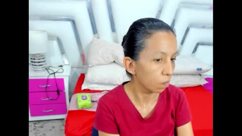 Snapshot of pricesa_milf chatting on 12.10.24 Princessa online show from 12.10.24