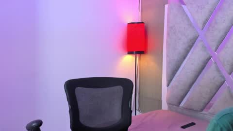 prince_arthur77 online show from 09.17.25