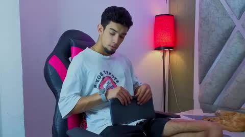 Snapshot of prince_arthur77 chatting on 02.18.26 prince_arthur77 online show from 02.18.26