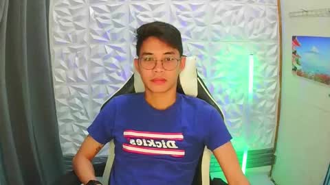 Snapshot of prince_harrison chatting on 11.25.25 prince_harrison online show from 11.25.25