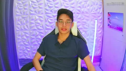 Snapshot of prince_harrison chatting on 12.02.25 prince_harrison online show from 12.02.25