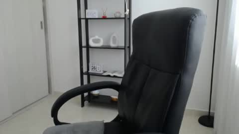 Snapshot of princess_19x chatting on 07.27.26 valery dollx online show from 07.27.26