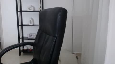 Snapshot of princess_19x chatting on 08.04.26 valery dollx online show from 08.04.26