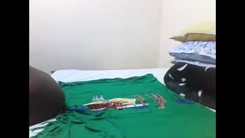 Snapshot of princess_cutie chatting on 09.18.25 princess online show from 09.18.25