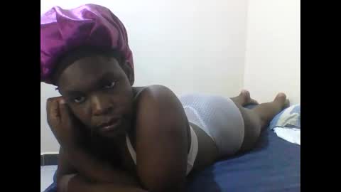 Snapshot of princess_cutie chatting on 12.21.25 princess online show from 12.21.25