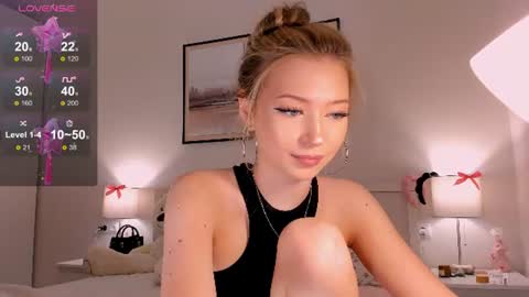 Snapshot of princess_nier chatting on 06.19.26 Princess Diana online show from 06.19.26