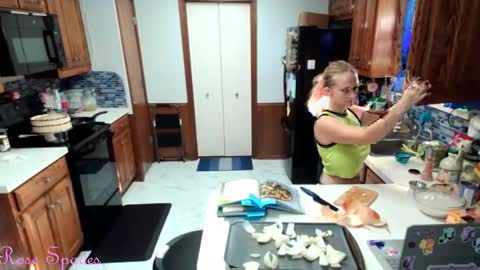 Snapshot of princess_rose_spades chatting on 10.31.25 Princess Rose online show from 10.31.25